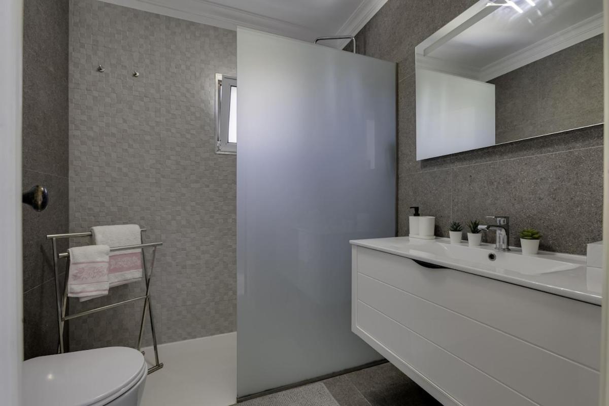 Apartment Club - 2 Bedroom Apartment, Air Conditioning And Swimming Pools *