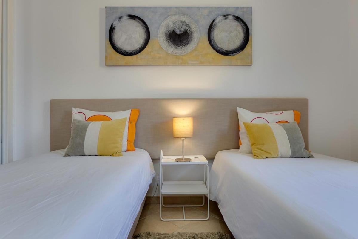 Club - 2 Bedroom Apartment, Air Conditioning And Swimming Pools Apartment