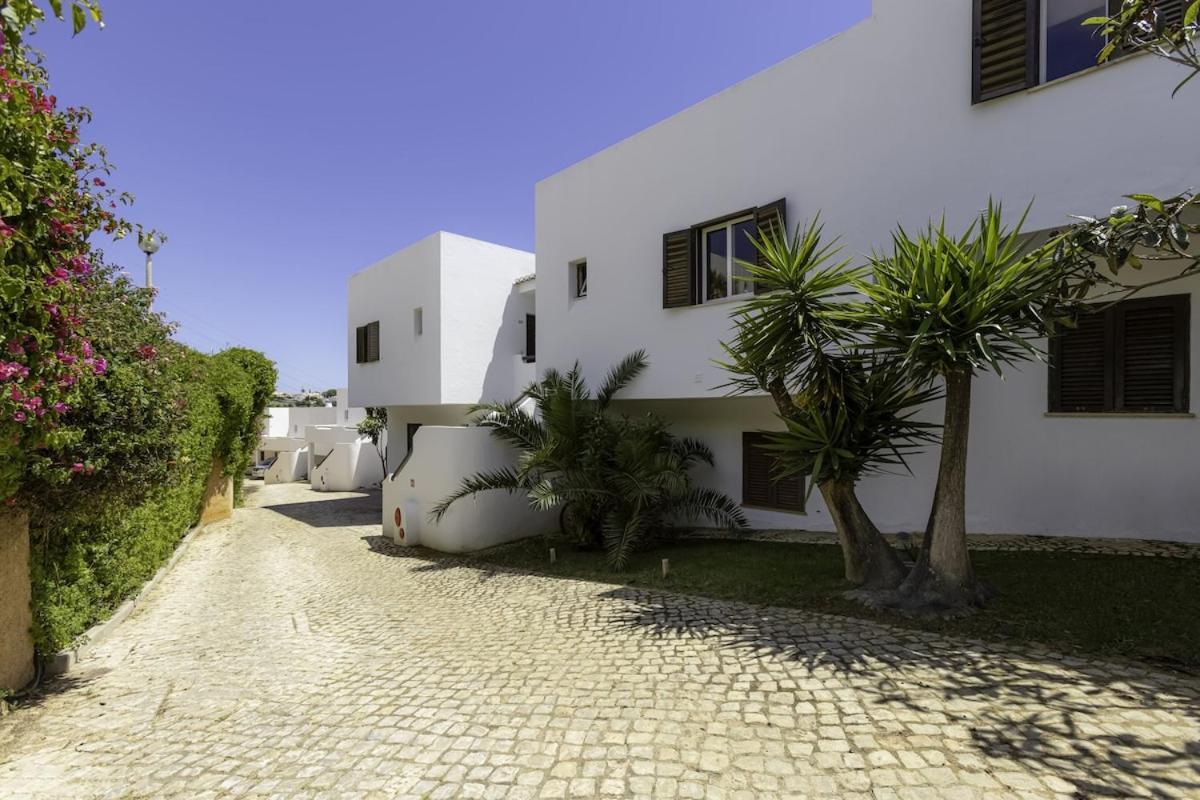 Club - 2 Bedroom Apartment, Air Conditioning And Swimming Pools